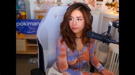 pokimane nip|Pokimane Suffers Wardrobe Malfunction On Stream, Fans Raise。